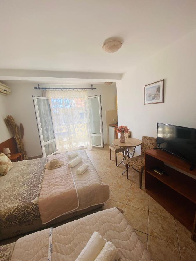 Miomir Perazic Apartments Petrovac Kültér fotó