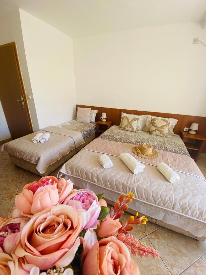 Miomir Perazic Apartments Petrovac Kültér fotó