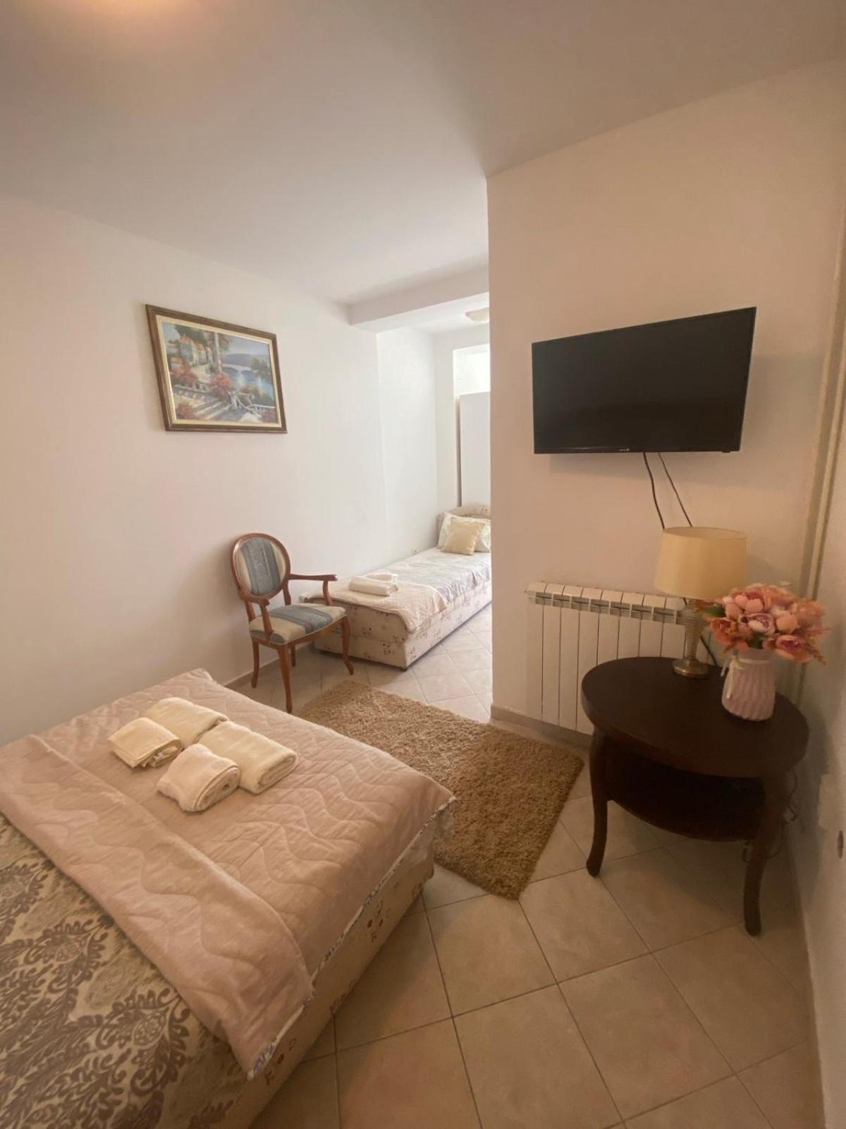 Miomir Perazic Apartments Petrovac Kültér fotó