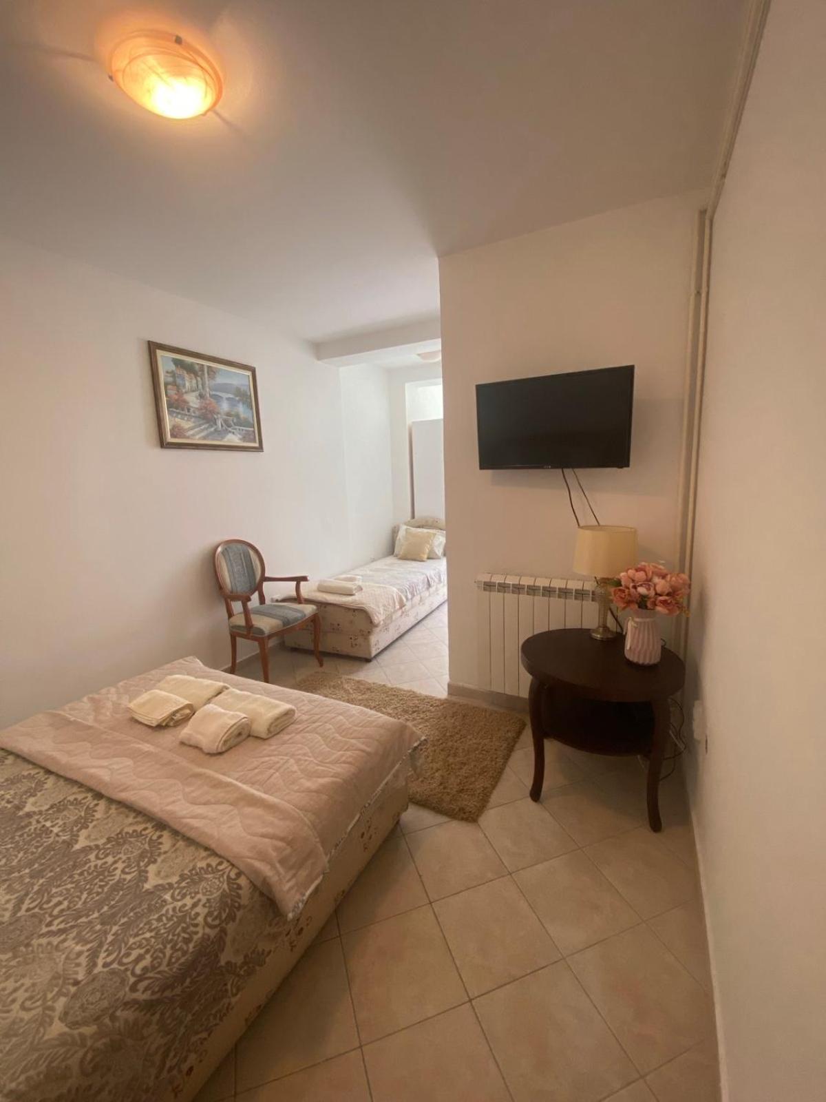 Miomir Perazic Apartments Petrovac Kültér fotó