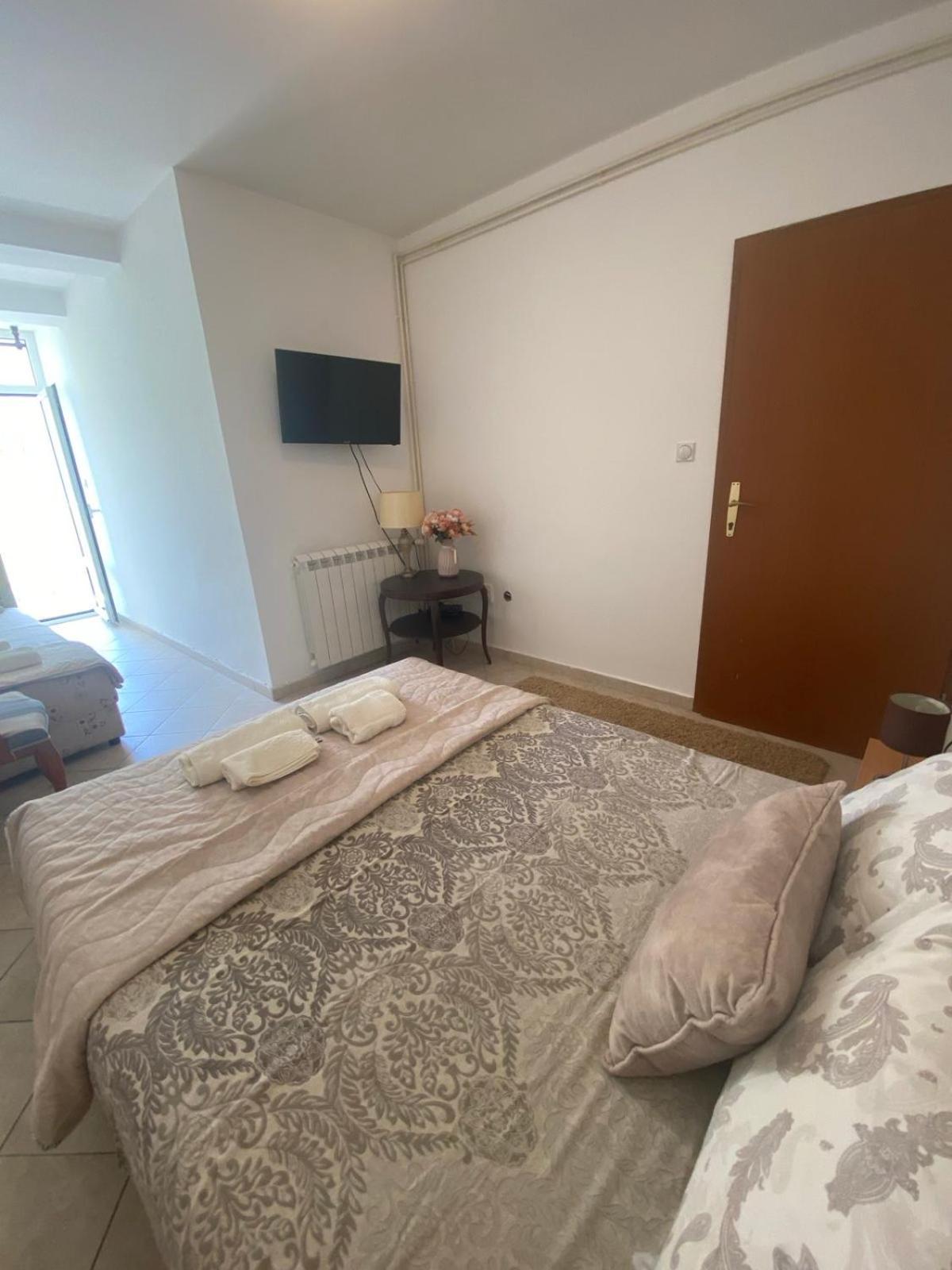 Miomir Perazic Apartments Petrovac Kültér fotó