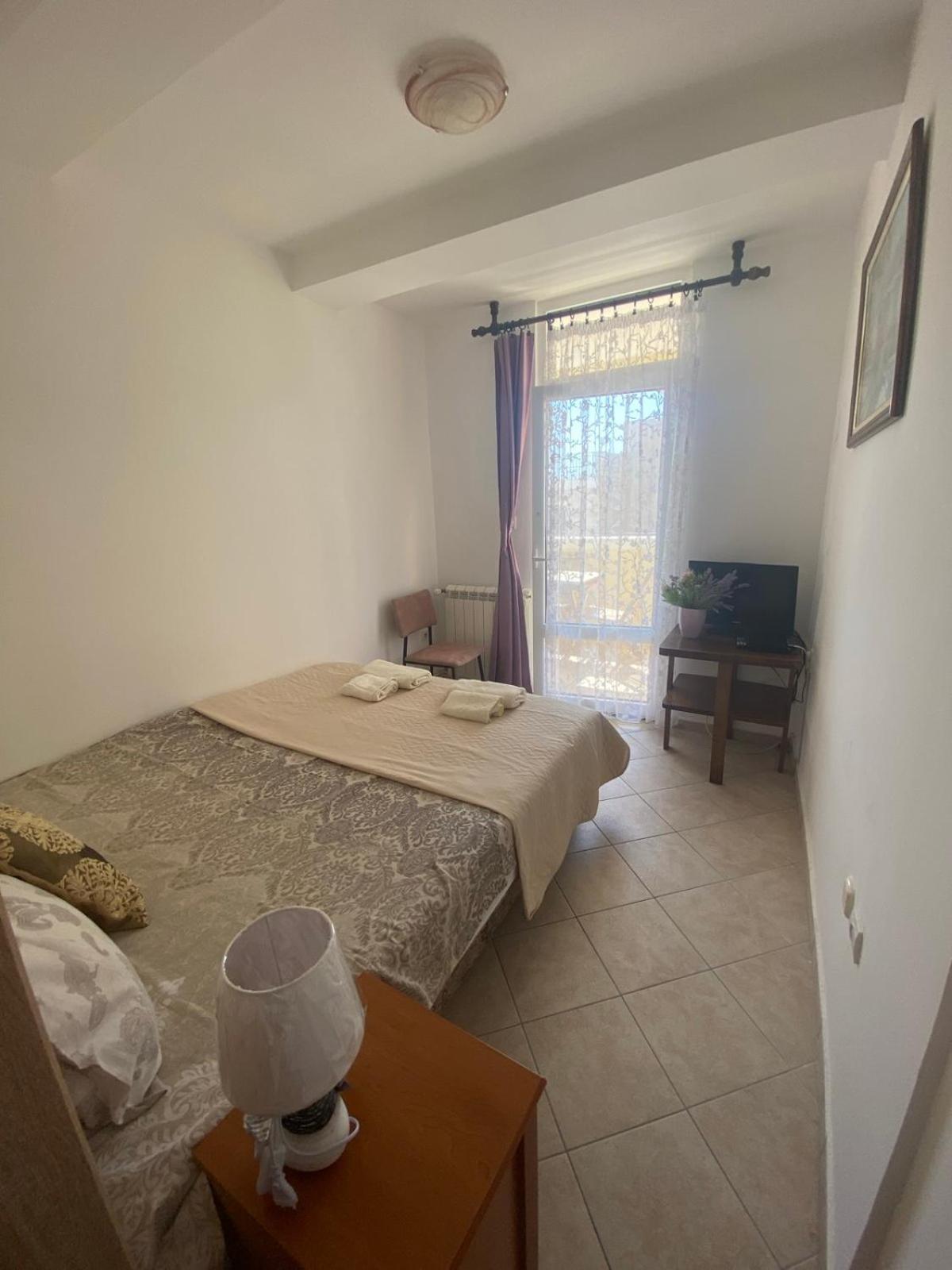 Miomir Perazic Apartments Petrovac Kültér fotó